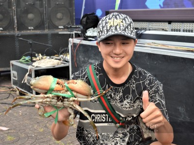 Cận Tết, Trung Quốc mở cửa thu mua, giá cua Cà Mau tăng cao